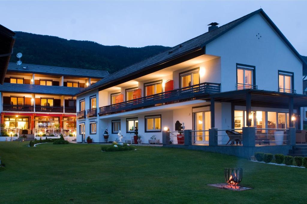 Seehaus "Kaernten Inn" Mit Direktem Seezugang Und E-Ladestation Bodensdorf Esterno foto
